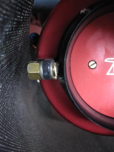 Clearance with the valve closed