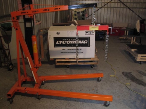 Engine lift and engine ready to be mounted