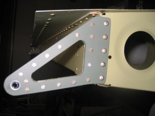 Right wing aileron bracket