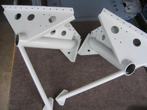 Forward gear brace mounts w/ reference lines