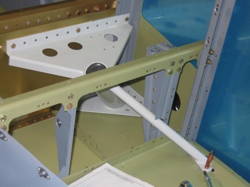 Left landing gear mount