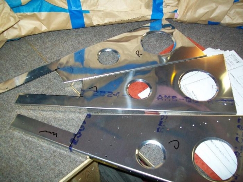 Notches cut out of the instrument panel ribs