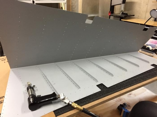 Riveting in stiffeners