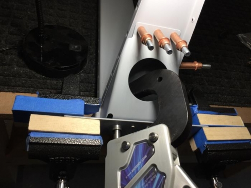 Able to squeeze rivets on bottom of R-405