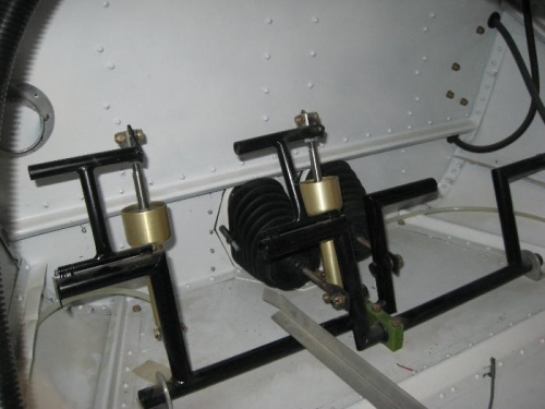 Not easy to see but the lines are installed to each cylinder