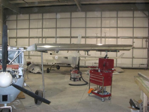 Adjustable legs for leveling