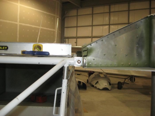 Leading edge wing attachment bolted