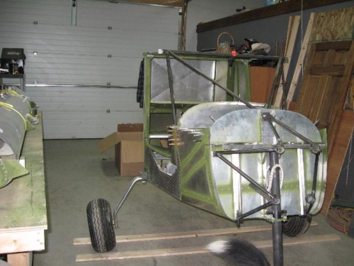 Thats the engine in the brown box.