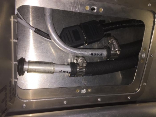 Pax side fuel/vent connection