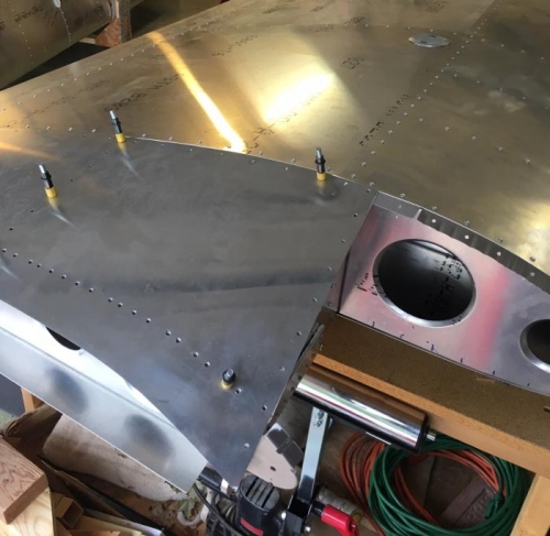 Upper tank skin and leading edge skin angle riveted