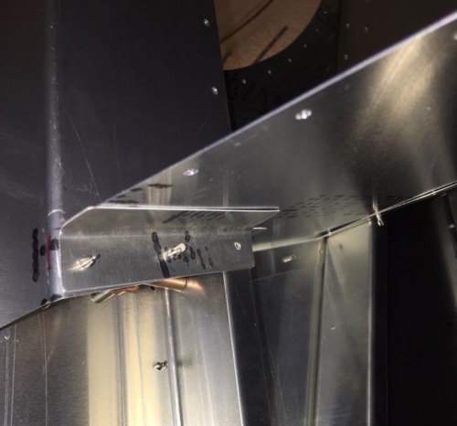 underside baggage shelf - L-angle