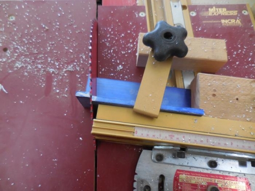 Cutting angles on the table saw