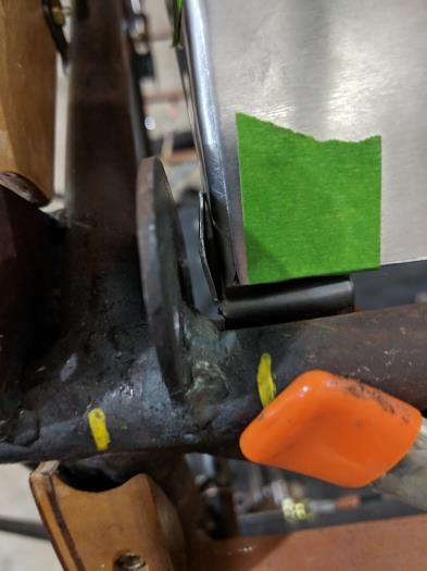 Forward tank bracket