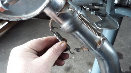 tail pipe spring mounts too close together