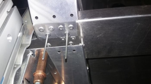 riveting Rib #1 to rear spar