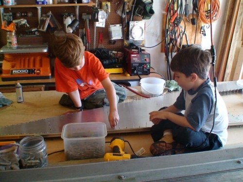 Little helpers placing rivets