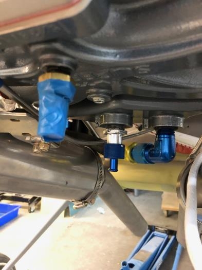 Sniffle valve and oil quick drain