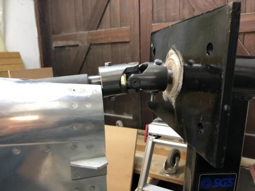 Universal joint and connecting rods at rear mount of rotisserie