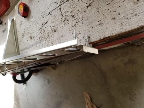 Positioned brackets for tip ribs on elevator