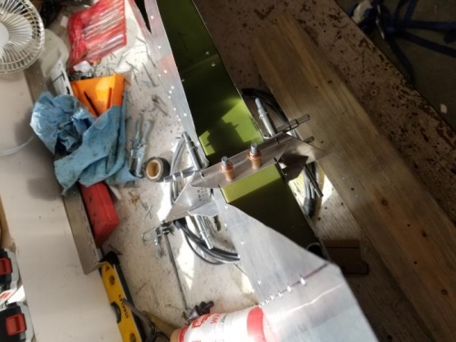 Added rear L-bracket the support elevator horns