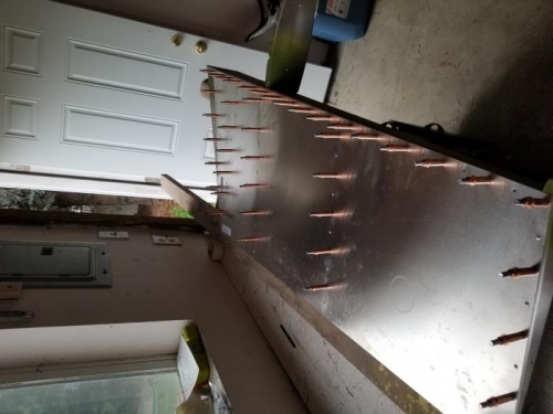 I alligned the rudder skin along the ribs and clecoed in place