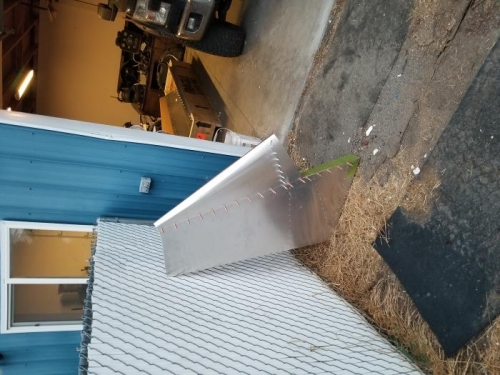 Af0ter checking the alignment, I drilled and clecoed the nose skin along the main spar of the rudder.