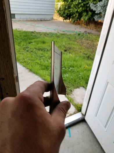 Cutout curve on rear mounting bracket on horizontal stabilizer