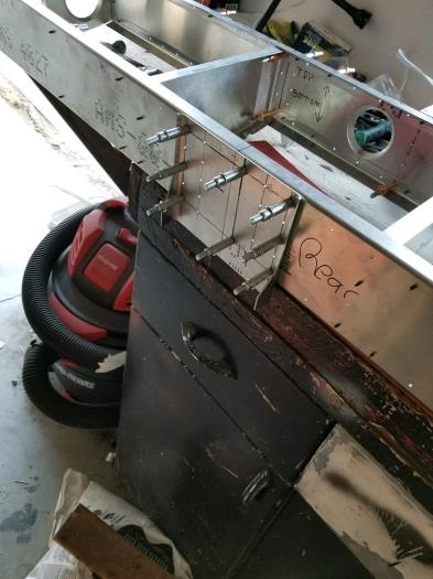 Mounted bracket to rear spar