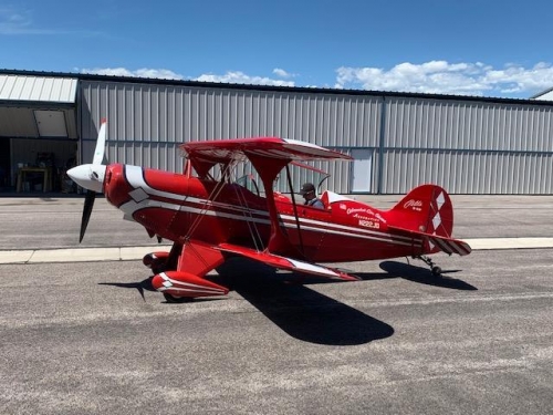 Friend stopped by hangar in his Pitts.