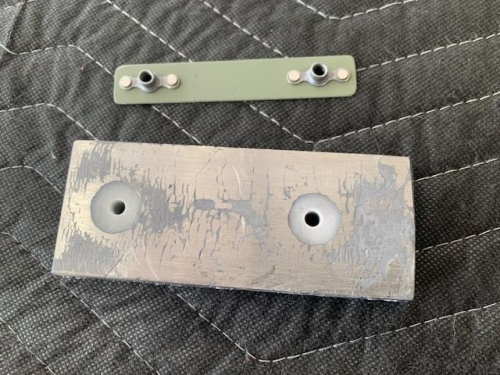 Weight securing plate