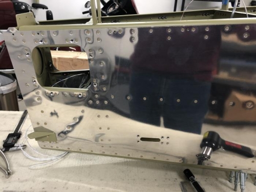 Nutplates with flush screw hardware