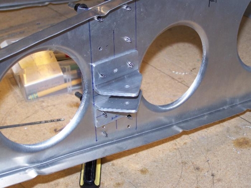 Aileron control horn pivot