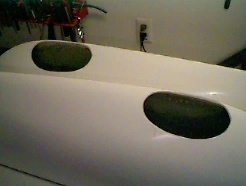 Right and left wing tips cutout for light extensions.