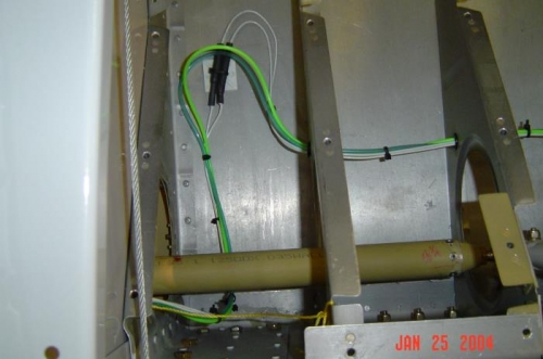 Right wing wire routing