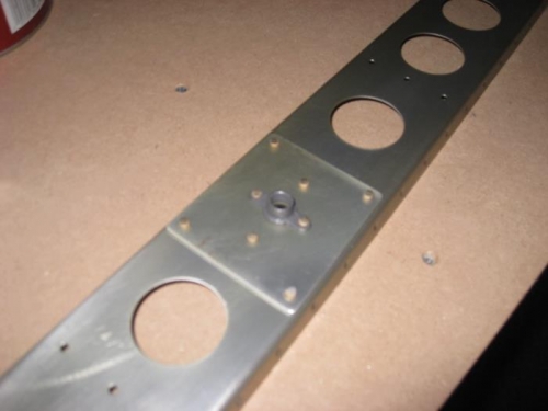 Nut plate and reinforcement on main spar