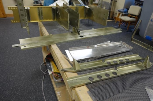 Rear spar bulkhead and outboard seat ribs