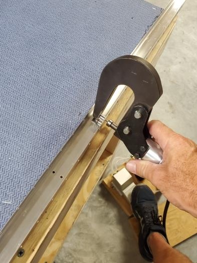 Dimpling rear spar w/numatx squeezer