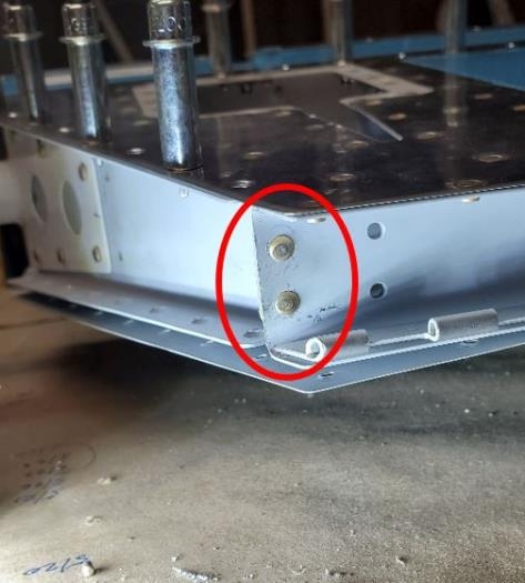 E905 to left rear spar