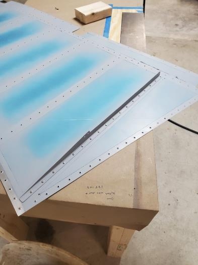 Stiffner back riveted to skin