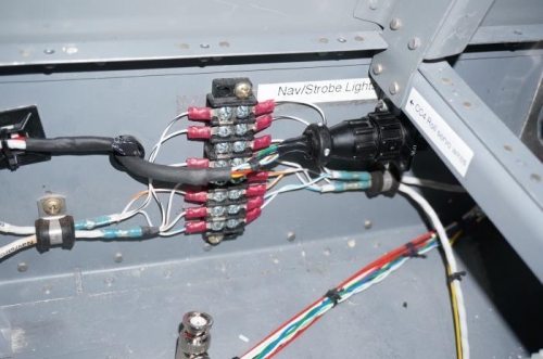 Roll servo wire CPC connector