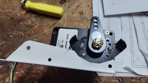 Looking ahead to the roll-servo mounting.