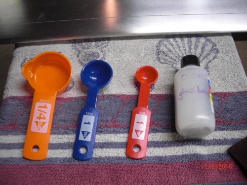 measuring cups for epoxy and beads