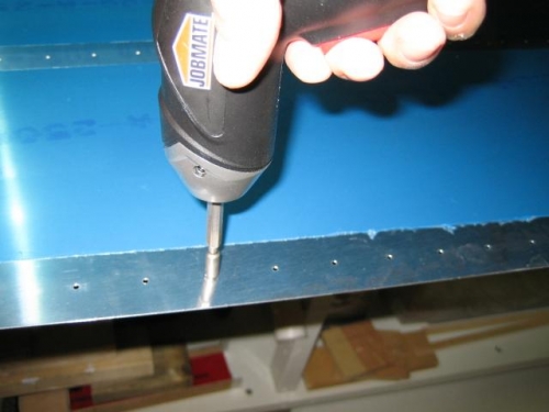 Cordless screwdriver deburring
