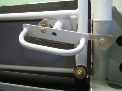 Interior latch assembly