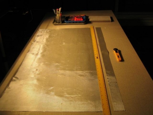 Cutting the glass cloth