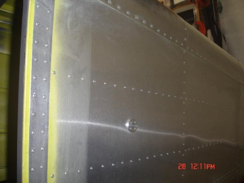 Static port on right fuselage