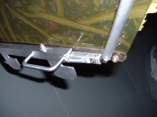 Spring latch on canopy