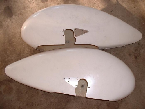 Wear plates on wheel pants