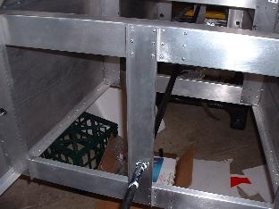 Fuselage support riveted