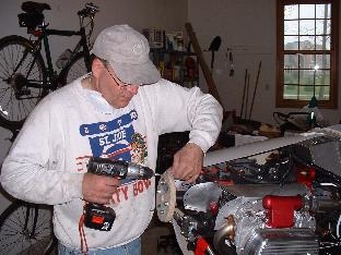 Screwing cowl to prop hub fixture